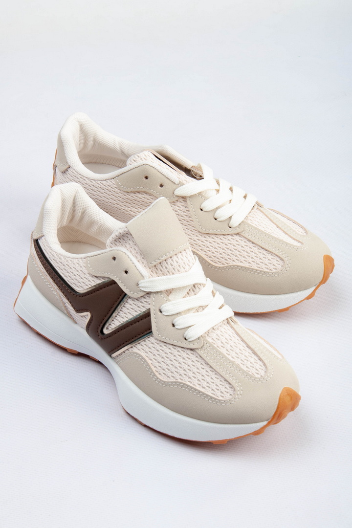 Кросівки жіночі